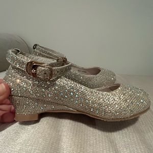 Blink Blank Crystal Sparkle low heels in gold. Size 10. EU 28.